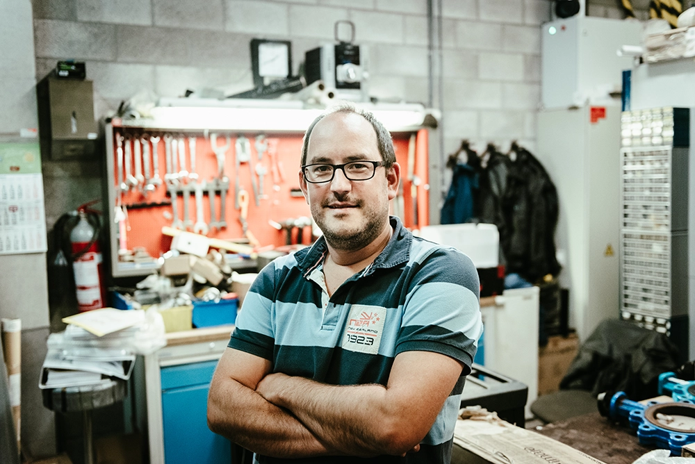 Christophe, verantwoordelijke van de onderhoudsafdeling. Christophe, verantwoordelijke van de onderhoudsafdeling.