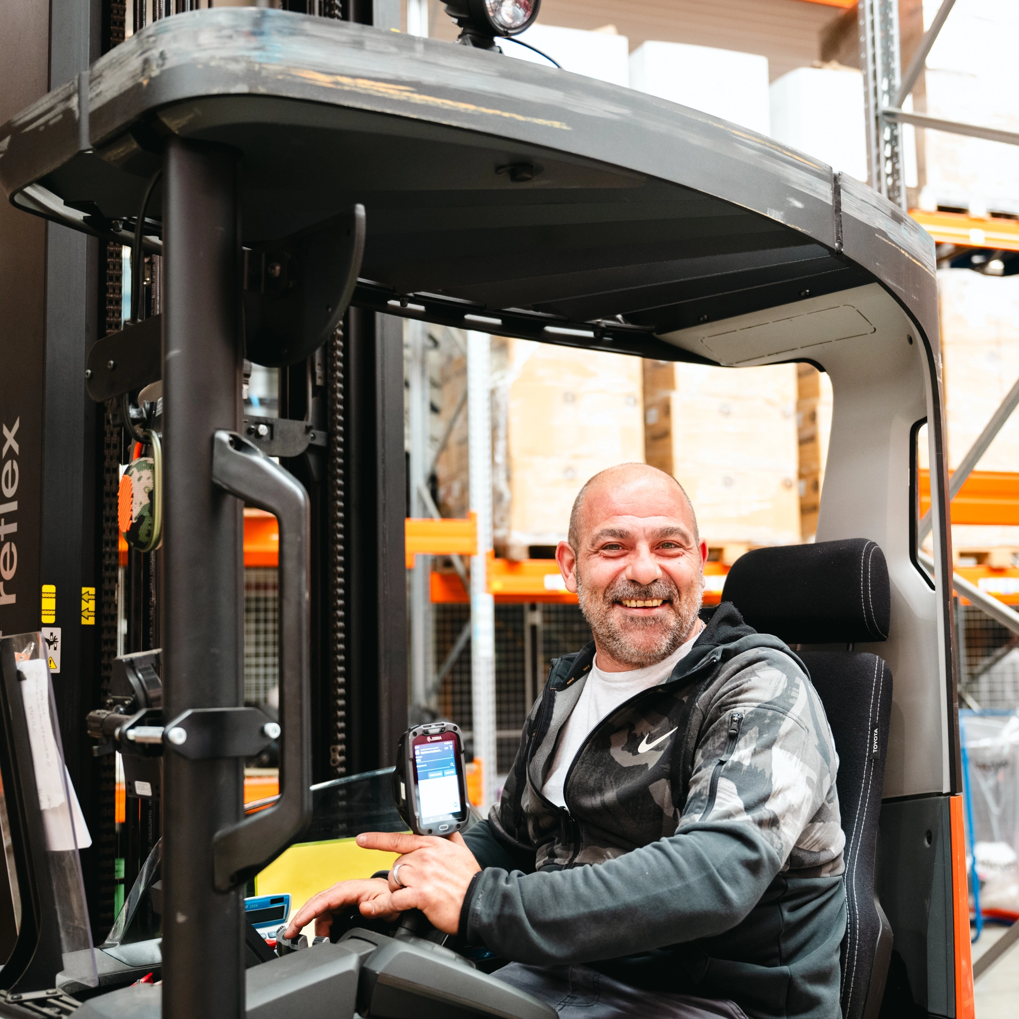 Roberto, magasinier - pr&eacute;parateur de commandes