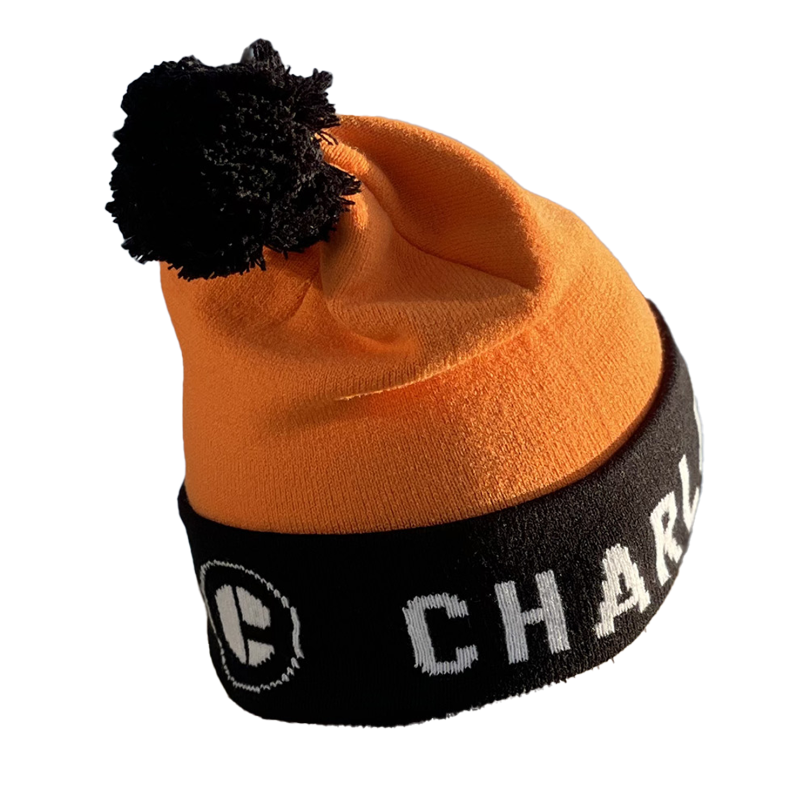 Bonnet aux couleurs de l'équipe Charles Liégeois Roastery CX, idéal pour les supporters de cyclocross. Conçu pour offrir confort et chaleur pendant les courses et les entraînements.